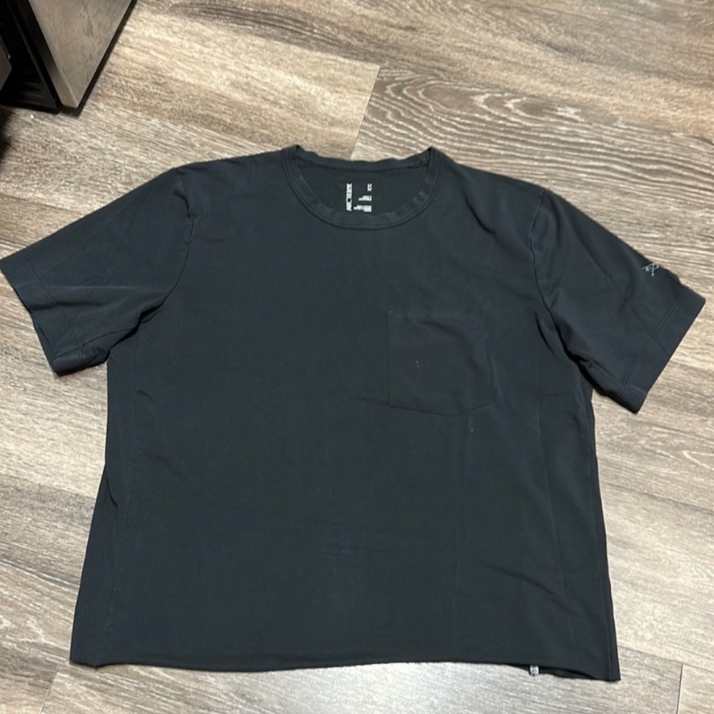 Arc’Teryx cropped t-shirt